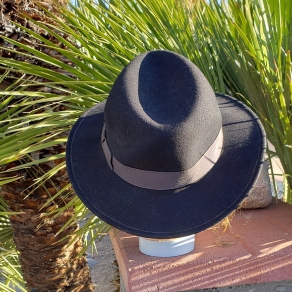 Bailey Curtis - Bailey‎ Fedor - Picture 2 of 10